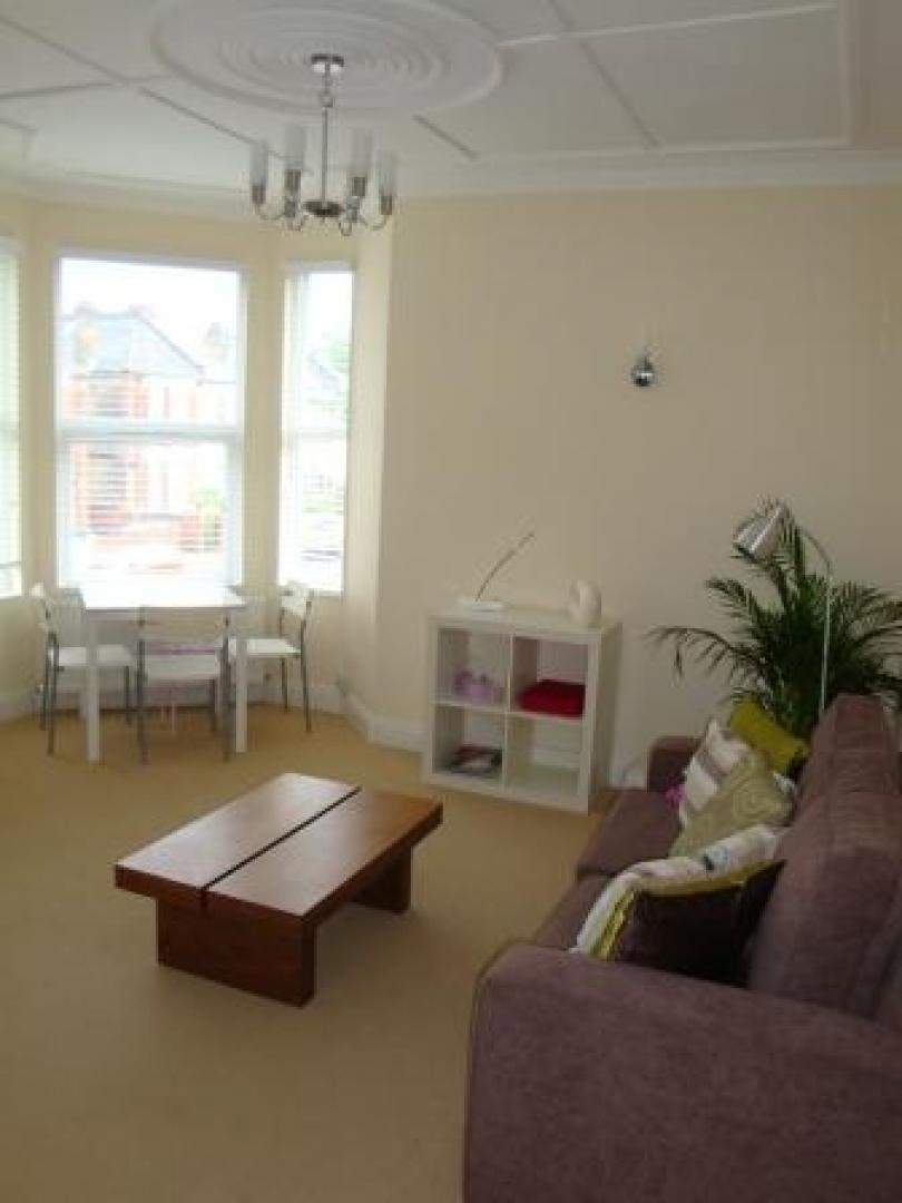 			1 Bedroom, 1 bath, 1 reception Flat			 Holland Road, KENSAL GREEN/WILLESDEN